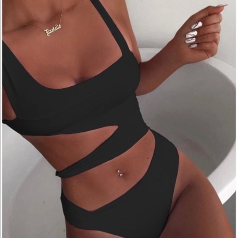 SEXY  Black Cutout Monokini swimsuit